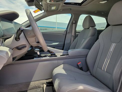 Used 2025 Hyundai Elantra SEL FWD image 23