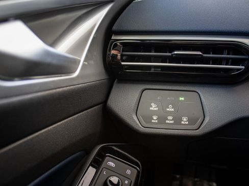 New 2025 Volkswagen ID.4 Pro S Plus image 33