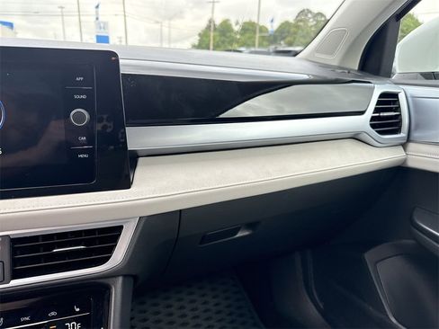 New 2025 Volkswagen Taos SE image 11