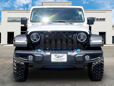 Used 2023 Jeep Wrangler Unlimited w/ Cold Weather Group AWD/4WD image 3