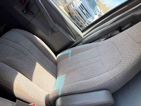 Used 2018 Chevrolet Express 2500 RWD image 20