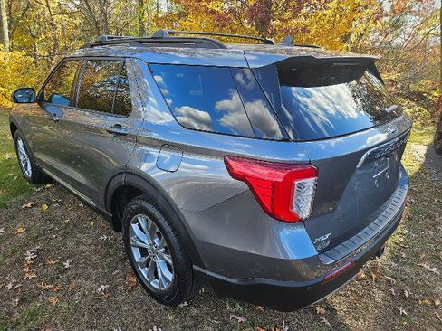 Certified 2022 Ford Explorer XLT w/ Equipment Group 202A image 5