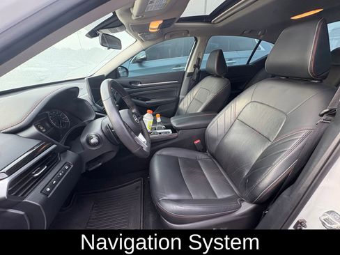 Used 2023 Nissan Altima 2.0 SR image 2