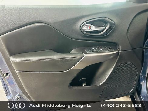 Used 2020 Jeep Cherokee Limited AWD/4WD image 29