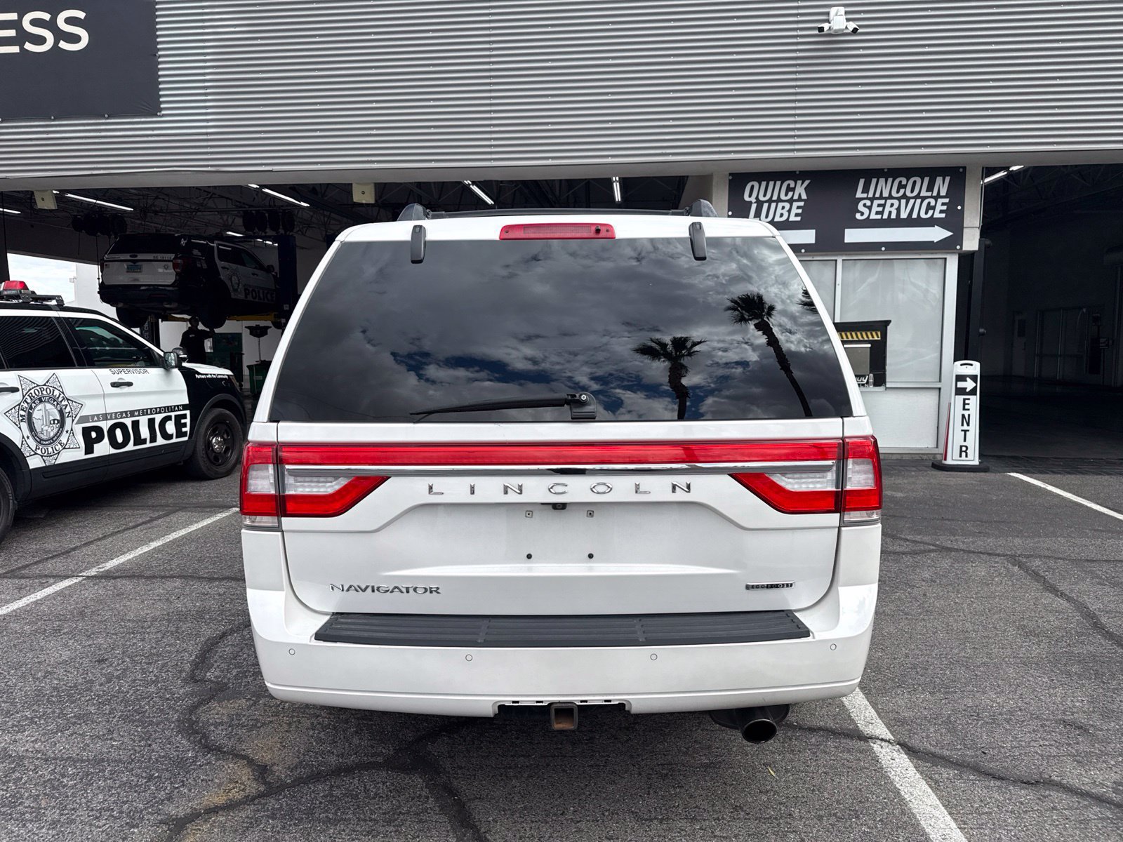 Used 2015 Lincoln Navigator 2WD image 6