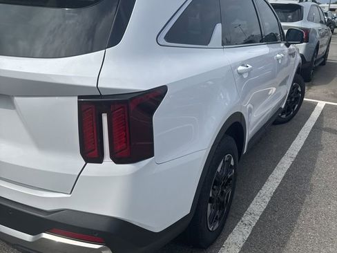 Used 2025 Kia Sorento S w/ Panoramic Sunroof Package image 8