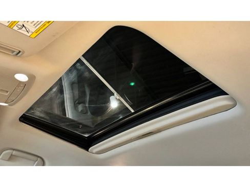 Used 2021 Nissan Armada SL w/ Captain's Chairs Package image 38