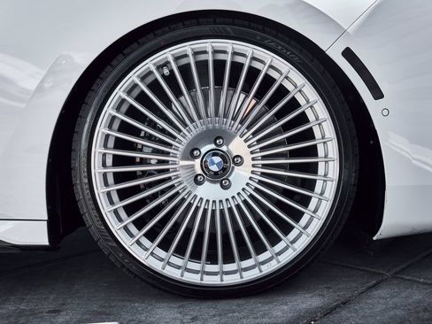 Used 2025 BMW 760i xDrive w/ Premium Package AWD/4WD image 19