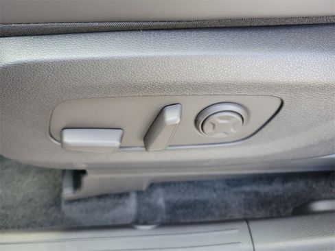 New 2026 Kia Carnival EX image 24