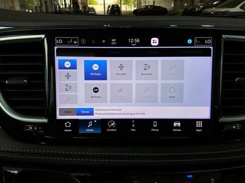 Used 2025 Chrysler Pacifica Limited FWD image 46