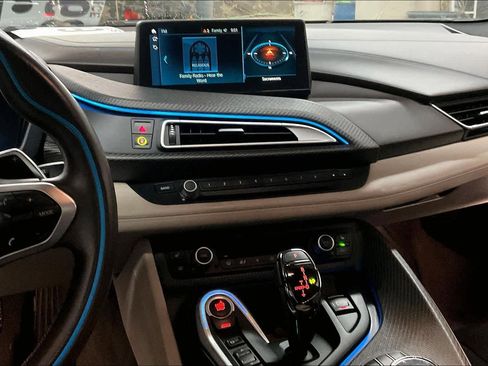 Used 2019 BMW i8 image 9