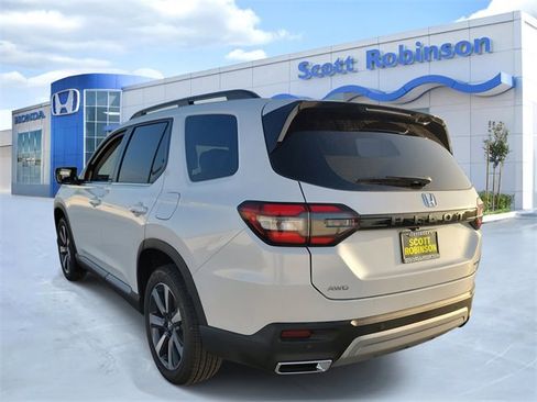 New 2025 Honda Pilot Elite image 3