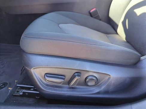 Used 2022 Toyota Camry LE image 10