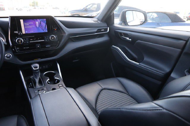 Used 2023 Toyota Highlander XSE AWD/4WD image 30