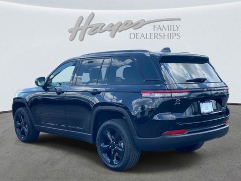 Used 2025 Jeep Grand Cherokee Limited w/ Luxury Tech Group II RWD image 8