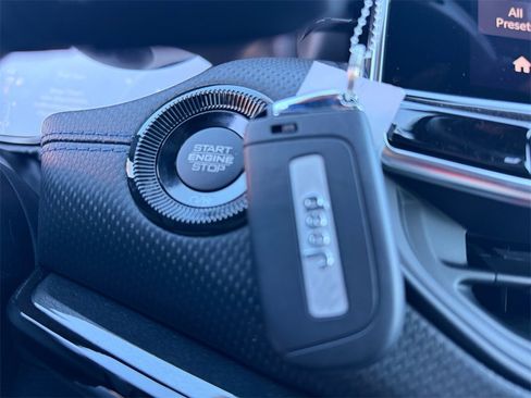 New 2026 Jeep Compass Limited image 30