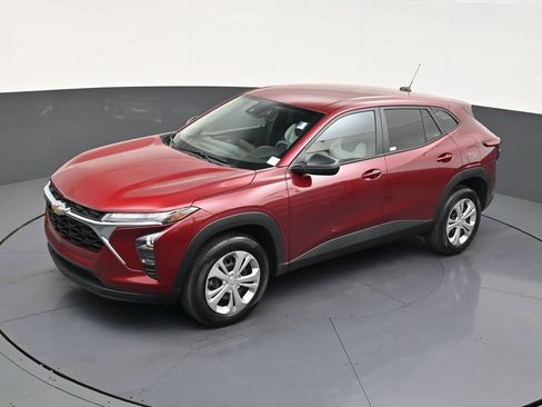 Used 2025 Chevrolet Trax LS image 13