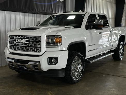 Used 2019 GMC Sierra 2500 Denali w/ Duramax Plus Package image 12