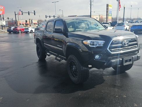 Used 2016 Toyota Tacoma SR5 w/ Towing Package image 1
