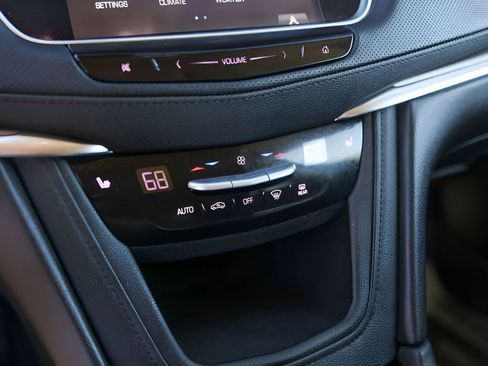 Used 2018 Cadillac XT5 Luxury image 19