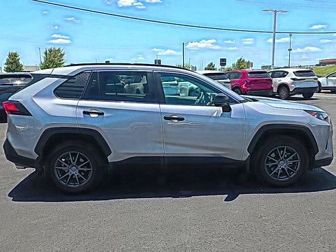 Used 2021 Toyota RAV4 LE FWD image 5