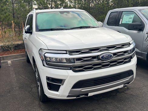 Certified 2023 Ford Expedition Platinum image 5