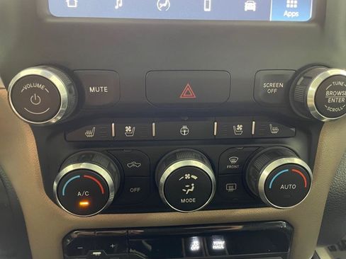 Used 2022 RAM 1500 Laramie AWD/4WD image 31