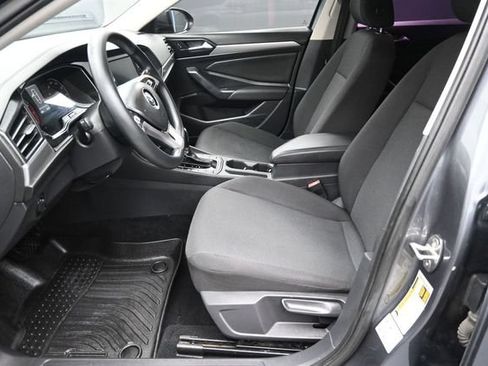 Used 2020 Volkswagen Jetta R-Line FWD image 13
