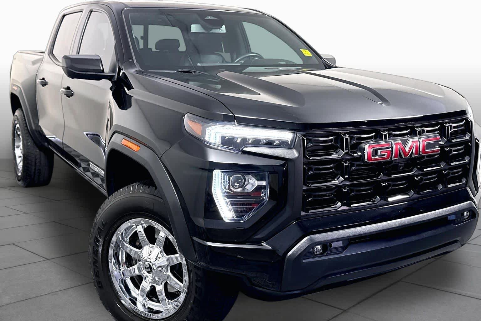Used 2023 GMC Canyon Elevation w/ Convenience Package AWD/4WD image 2