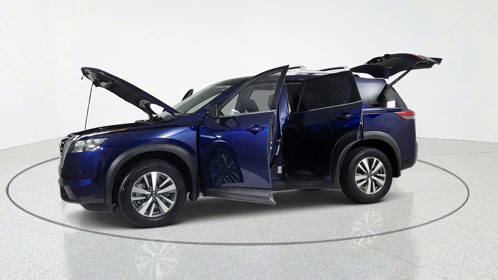 Used 2025 Nissan Pathfinder SL AWD/4WD image 11