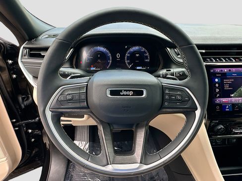 Used 2024 Jeep Grand Cherokee L Limited RWD image 10