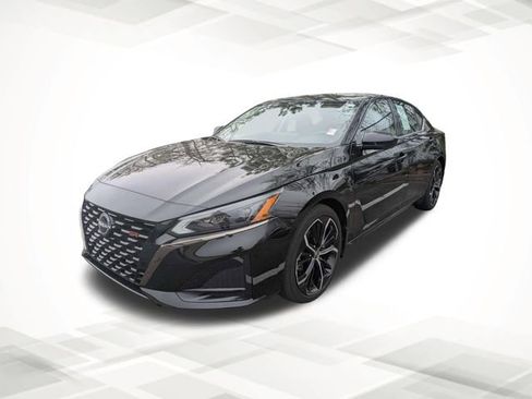 Used 2023 Nissan Altima 2.5 SR w/ SR Premium Package image 5