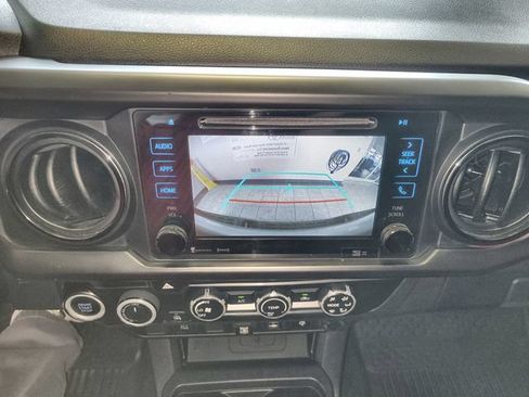 Used 2019 Toyota Tacoma TRD Off-Road AWD/4WD image 17