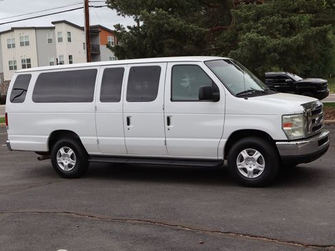 Used 2010 Ford E-350 and Econoline 350 XLT RWD image 2