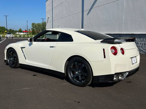 Used 2015 Nissan GT-R Black Edition AWD/4WD image 5