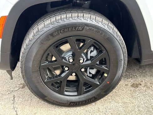 New 2026 Jeep Grand Cherokee Altitude AWD/4WD image 13