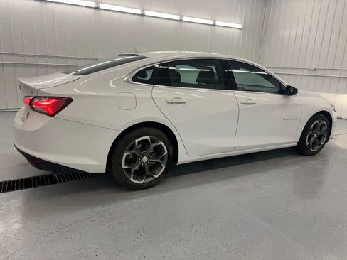Used 2022 Chevrolet Malibu LT FWD image 3
