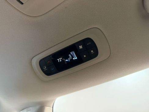 Used 2024 Chrysler Pacifica Touring-L image 75