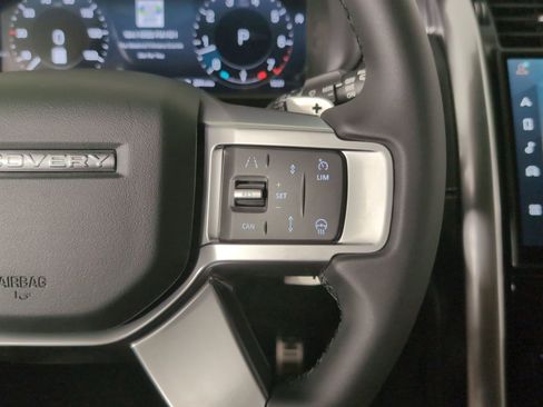 Certified 2025 Land Rover Discovery Dynamic SE image 16