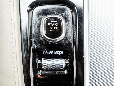 Used 2021 Volvo XC90 T6 R-Design w/ Advanced Package image 25