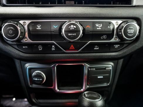 Used 2024 Jeep Wrangler Sport image 35