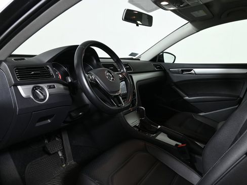 Used 2019 Volkswagen Passat 2.0T Wolfsburg FWD image 4