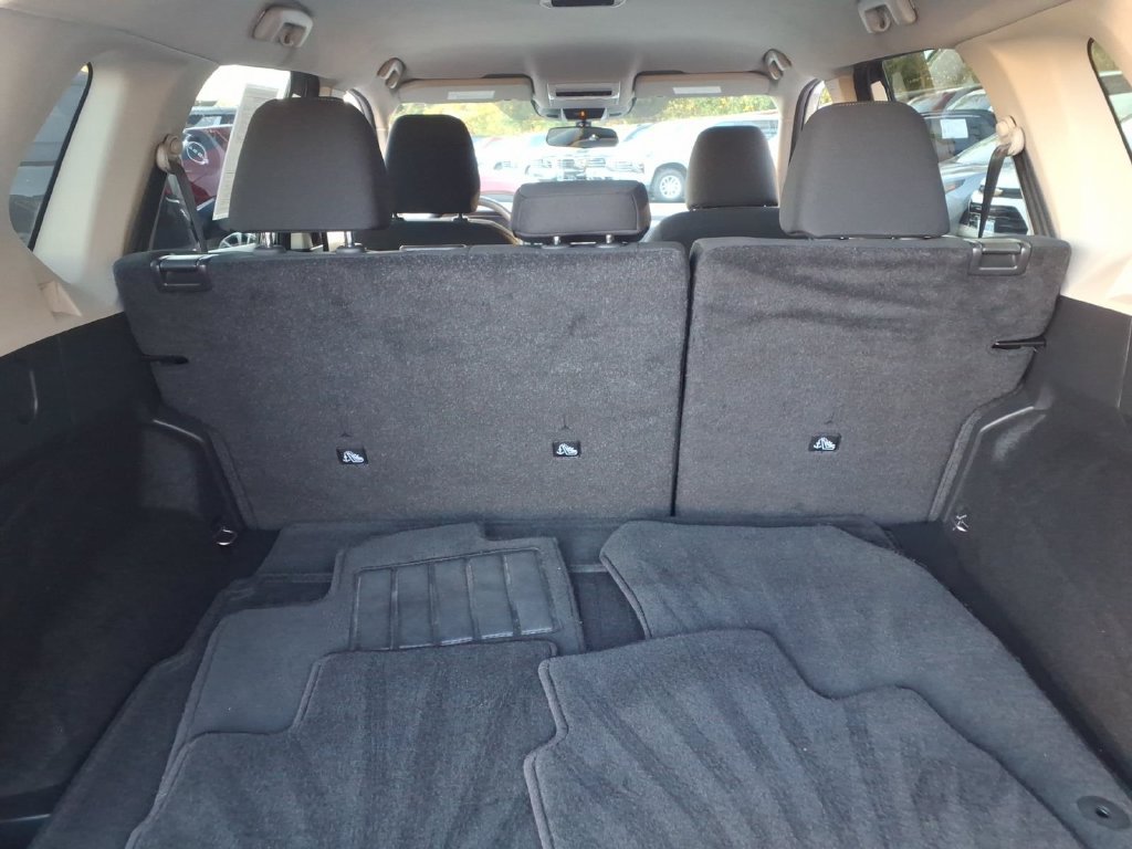 Used 2023 Nissan Rogue S FWD image 19