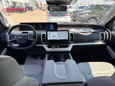Used 2025 Ford Expedition Active AWD/4WD image 35