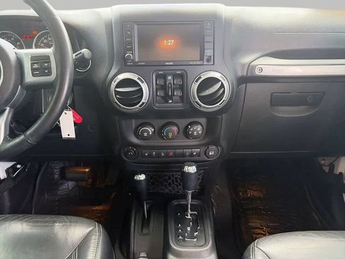 Used 2016 Jeep Wrangler Unlimited Rubicon AWD/4WD image 11