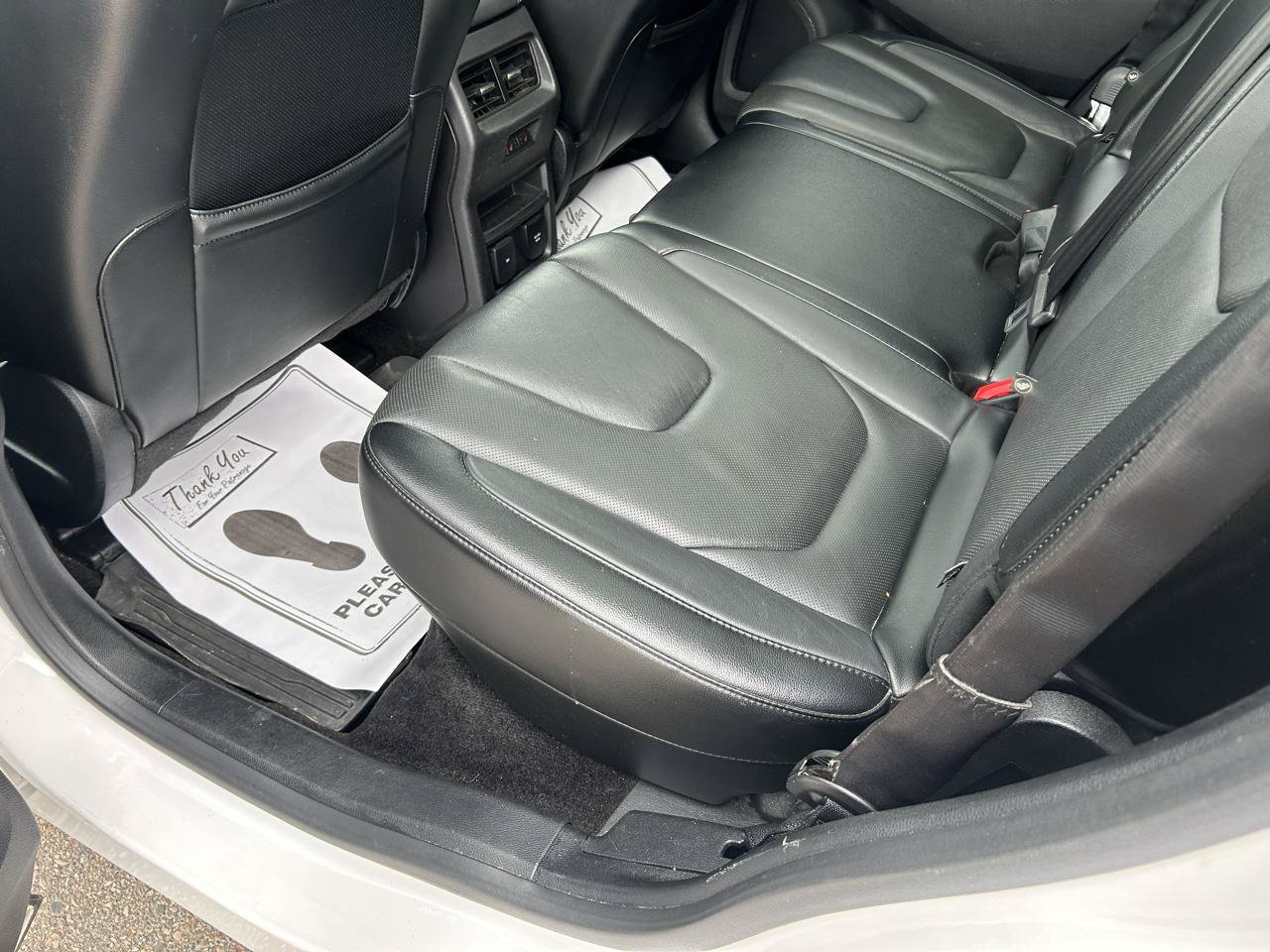 Used 2018 Ford Edge Titanium w/ Equipment Group 302A AWD/4WD image 9
