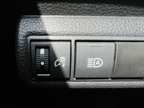 Used 2022 Toyota Corolla LE FWD image 29