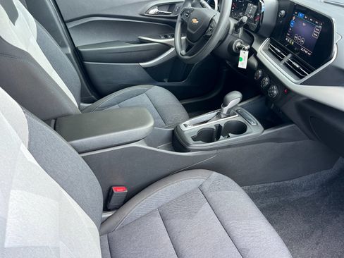 Used 2024 Chevrolet Trax LS w/ LS Convenience Package FWD image 16