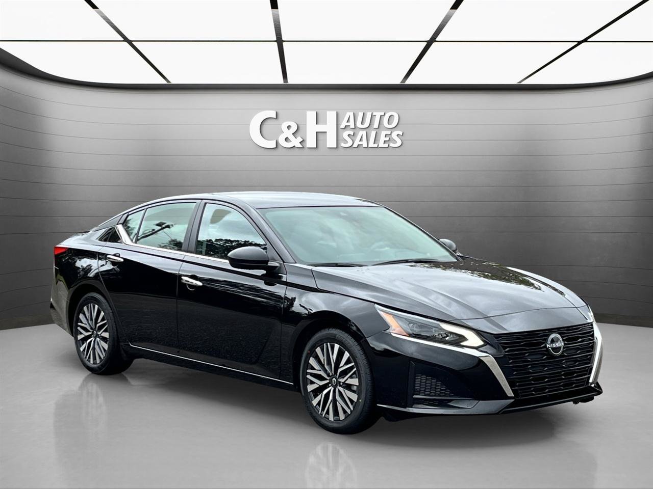 Used 2025 Nissan Altima 2.5 SV FWD image 3