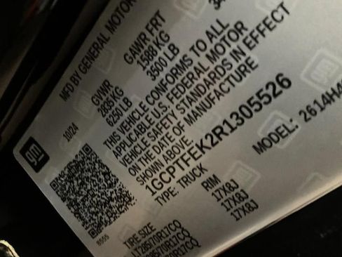 Used 2024 Chevrolet Colorado ZR2 w/ ZR2 Convenience Package III AWD/4WD image 34